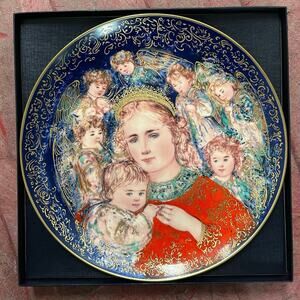Edna Hibel 1985 Christmas Plate The Angels' Message - Hand Applied 22K Gold Rim
